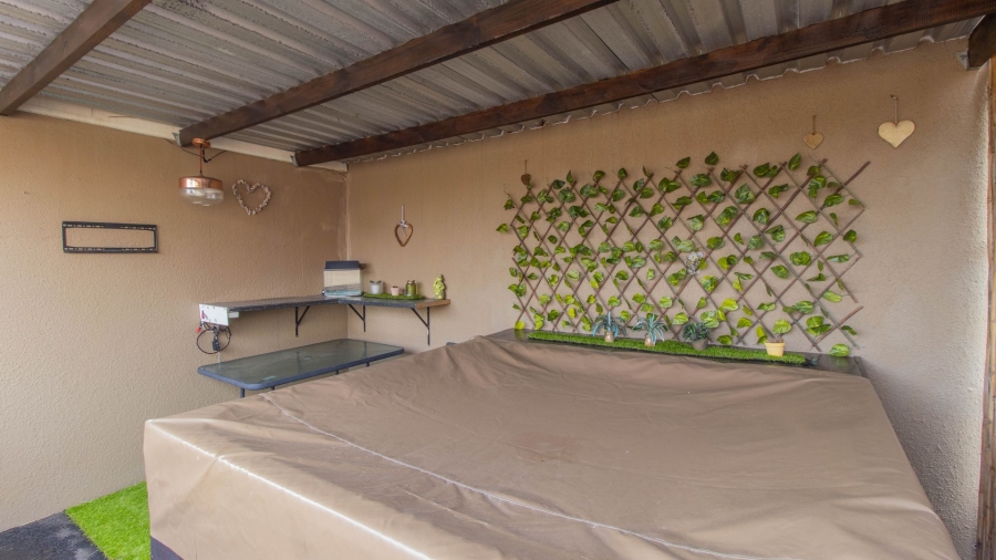 2 Bedroom Property for Sale in Glenwood Western Cape